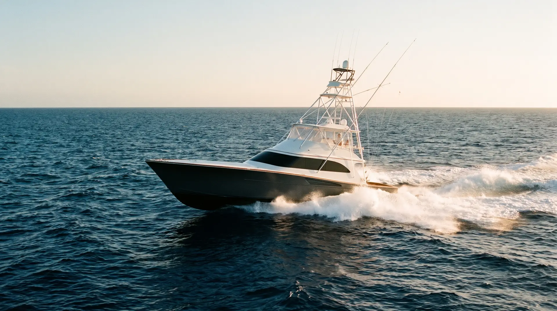 Sportfish corriendo en mar abierto